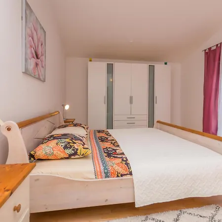 5 Bedroom Awesome In Rastane Donje 別荘 *