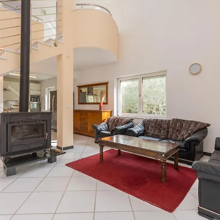 5 Bedroom Awesome In Rastane Donje 別荘 Donje Rastane