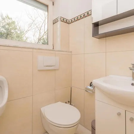 Дом отдыха 5 Bedroom Awesome In Rastane Donje Donje Rastane