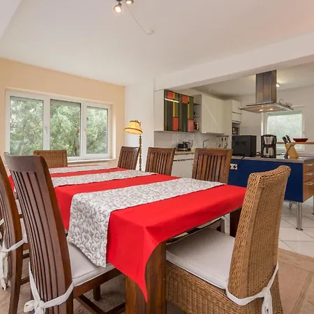 Gorgeous In Rastane Donje Holiday home