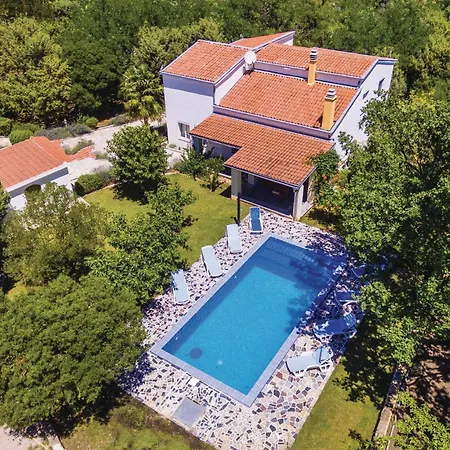 別荘 5 Bedroom Awesome In Rastane Donje Donje Rastane